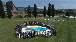 Cooperazione, le idee degli studenti per la Toscana del futuro in una maxi cartina 